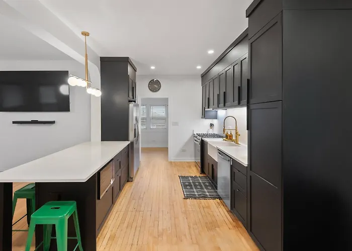 Giant 5br, Pool Table, 15 Min To Cubs & Mag Mile