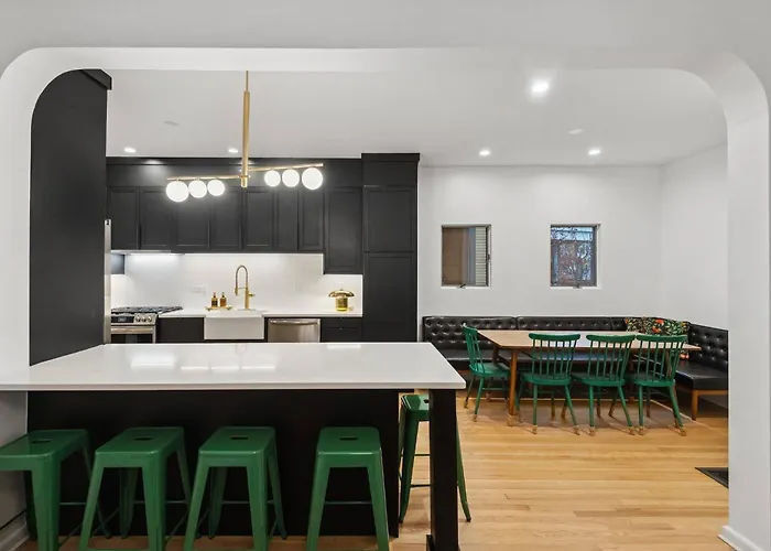 Giant 5br, Pool Table, 15 Min To Cubs & Mag Mile
